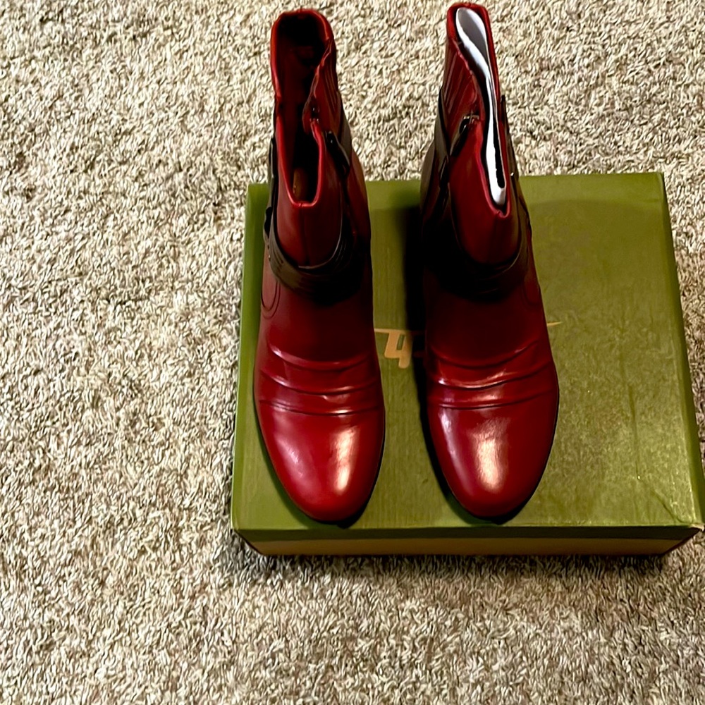 Red Earth Boots-Mid heel size 10